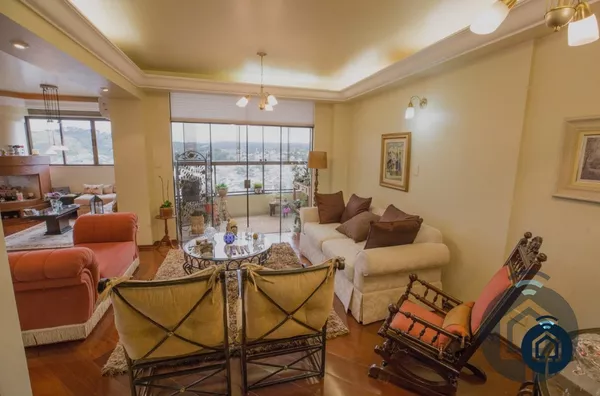 Apartamento triplex no centro de São Roque