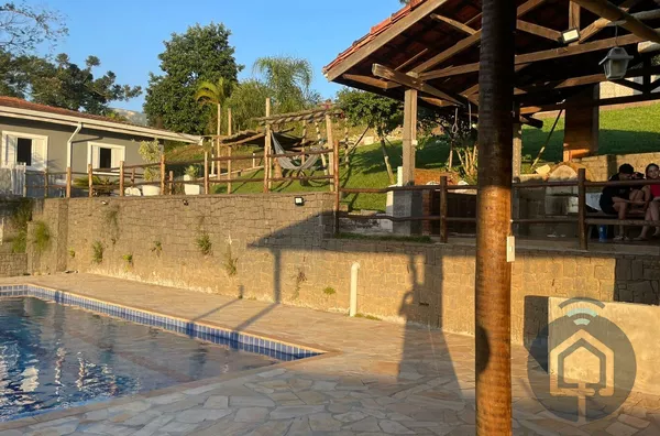 Chácara na Estrada do Vinho com Vista Panorâmica!