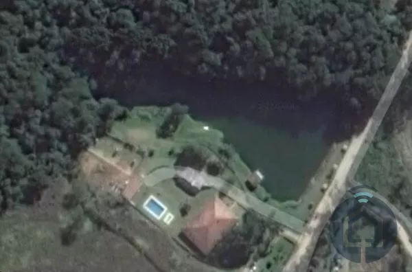 Sítio com Lago, Casa Avarandada e Muito Lazer