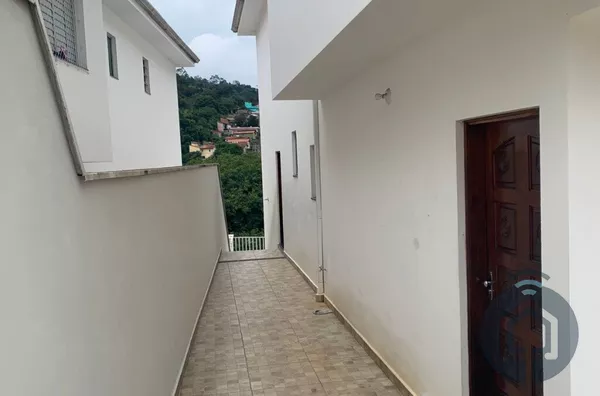 Encantador sobrado com 3 dormitórios, suíte e quintal espaçoso! - Foto 3