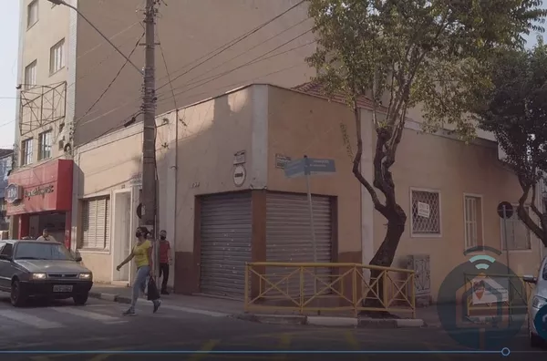 Oportunidade no Centro: Residência + Ponto Comercial!