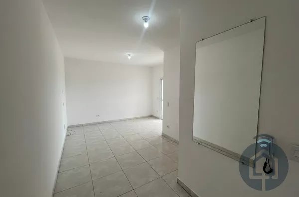 Apartamento com Varanda Ampla e Ótima Localização