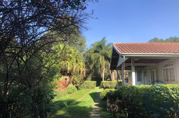 Linda Chácara à Venda no Loteamento Clube dos Oficiais da Polícia Militar