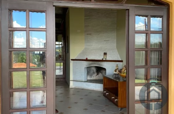 Casa de campo em condomínio fechado