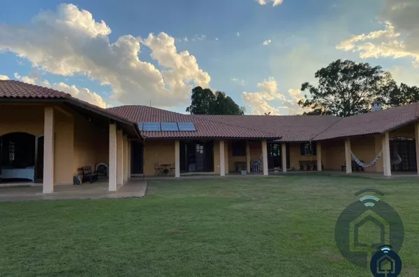 Casa de campo em condomínio fechado