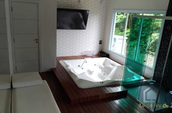 Casa em condomínio de alto padrão 