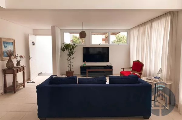 Casa em condomínio de alto padrão 