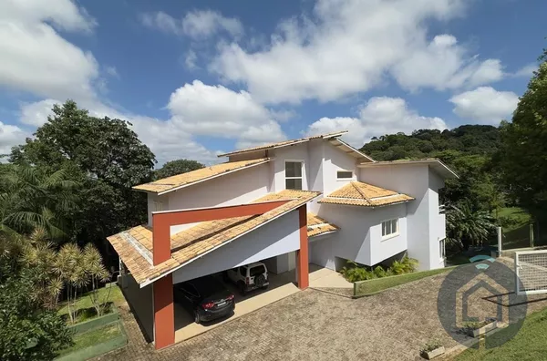 Casa de Alto Padrão em Terreno de 3.500 m²!