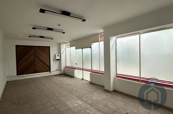 Sala comercial no centro de São Roque 