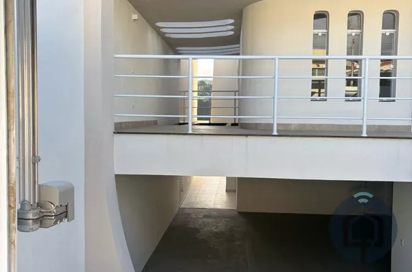 Elegância Renovada: Casa de Dois Pavimentos com Design Exclusivo