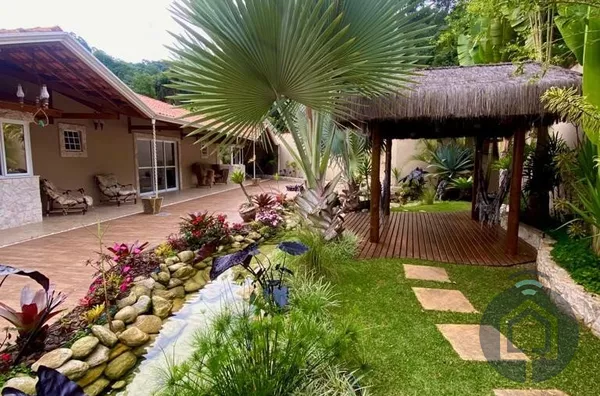 Casa de alto padrão, moderna, espaçosa e aconchegante