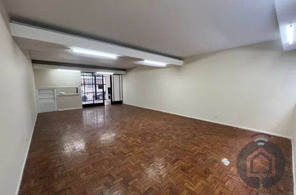 Casa Comercial Ampla e Versátil – Pronto para sua Empresa