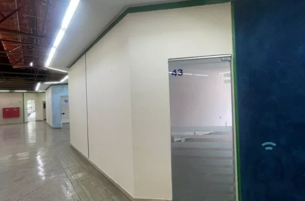 Sala comercial no centro de São Roque 