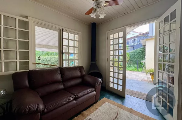 Casa Térrea com Potencial de Retrofit no Condomínio São Paulo II – Granja Viana! - Foto 4