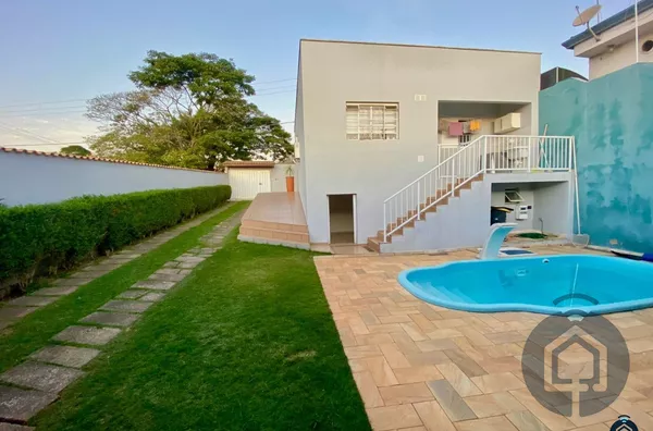 O Refúgio Perfeito: Casa com Piscina Aquecida e Espaço Gourmet
