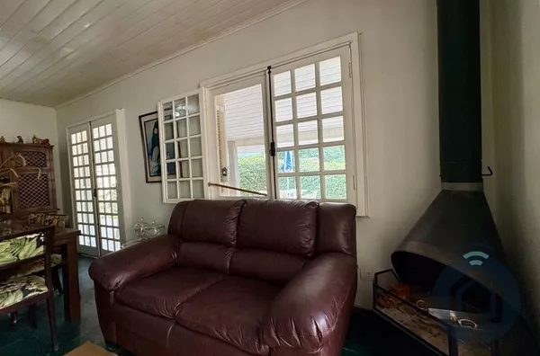 Casa Térrea com Potencial de Retrofit no Condomínio São Paulo II – Granja Viana! - Foto 5