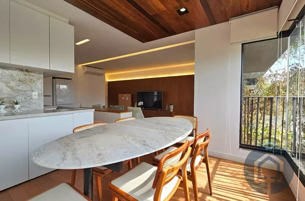 Conforto e sofisticação em edifício icônico com 2 suítes e 2 vagas