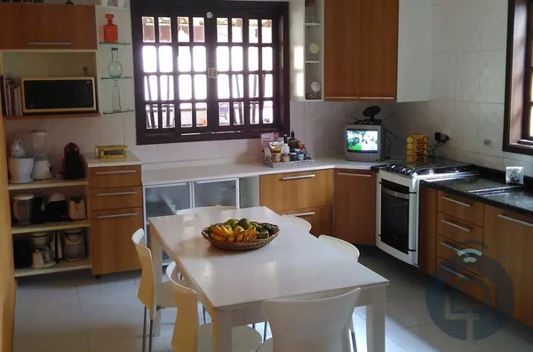 Casa espaçosa com 4 dormitórios em São Roque!! - Foto 6