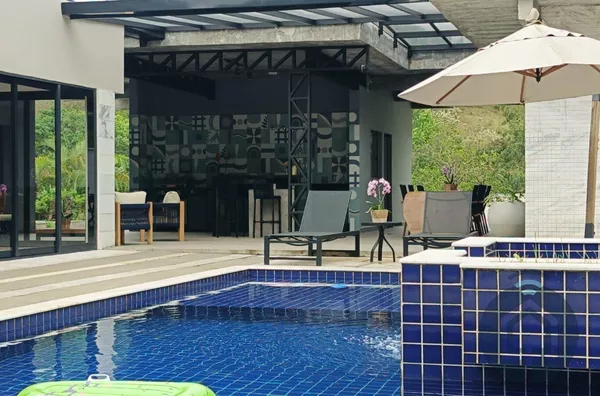 Casa de Alto Padrão à Venda e Aluguel no Condomínio Villa Quebec