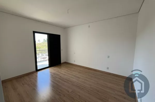 Casa de alto padrão em condomínio fechado 