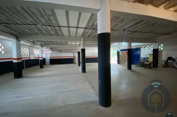 Amplo espaço comercial 