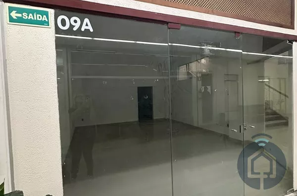 Sala comercial no centro de São Roque 