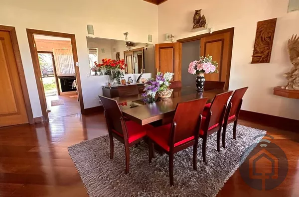 Refúgio Exclusivo: Propriedade de Alto Padrão com Vista Panorâmica e Estrutura Completa