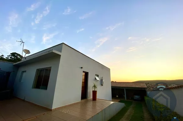 O Refúgio Perfeito: Casa com Piscina Aquecida e Espaço Gourmet