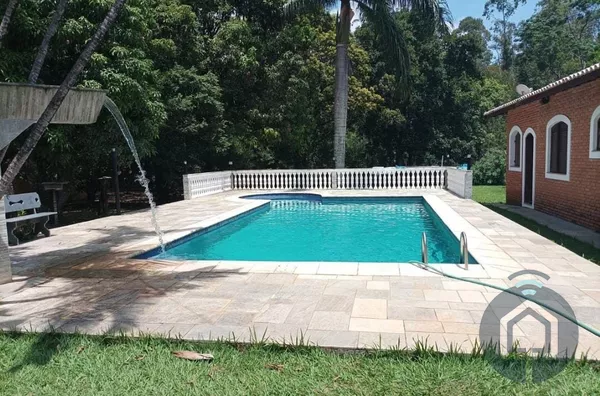 Chácara dos Sonhos em Araçoiaba da Serra – Completa e Porteira Fechada