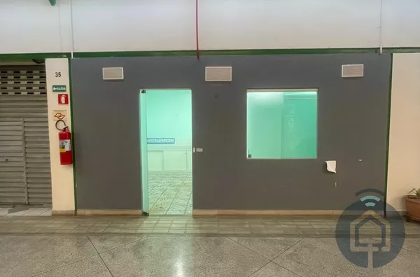 Sala comercial no centro de São Roque 