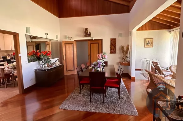Refúgio Exclusivo: Propriedade de Alto Padrão com Vista Panorâmica e Estrutura Completa