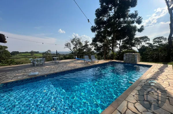 Sítio à Venda em Mairinque com 6 Quartos e Amplo Espaço