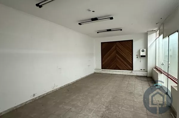 Sala comercial no centro de São Roque 