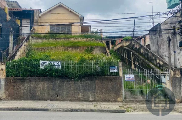 Casa com 600m² de Terreno no Centro de São Roque!