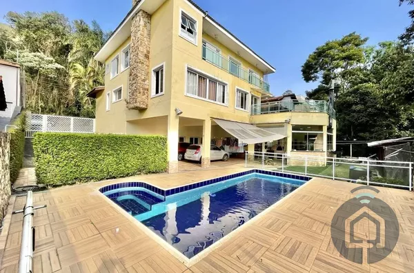 Procurando um lar espaçoso e acolhedor para sua família? Venha conhecer esta linda propriedade no bairro Transurb, em Itapevi!