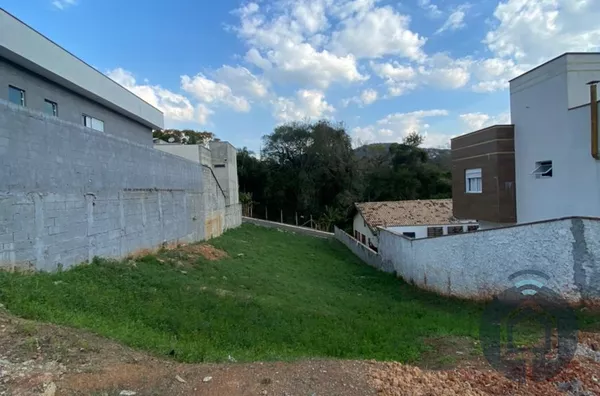 Lote em condomínio fechado