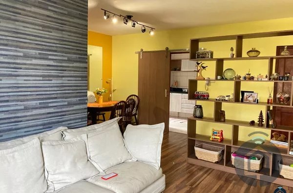 Apartamento com móveis planejados 