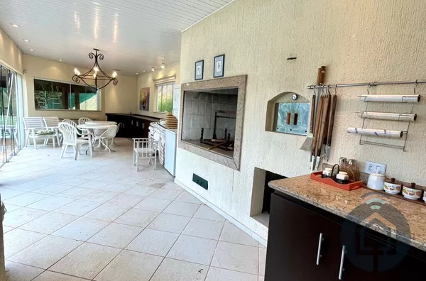 Chácara em maravilhoso condomínio 