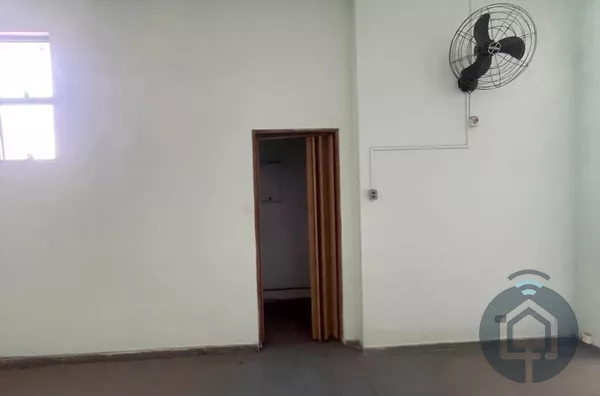 Sala comercial no centro de São Roque 