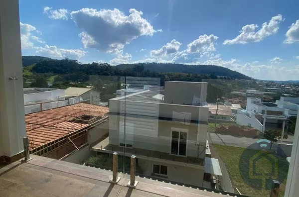 Casa de alto padrão em condomínio fechado 