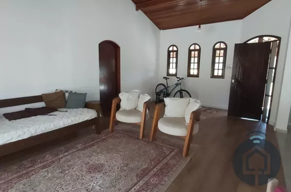 Viva Bem em São Roque: Chácara com Design Elegante e Área de Lazer