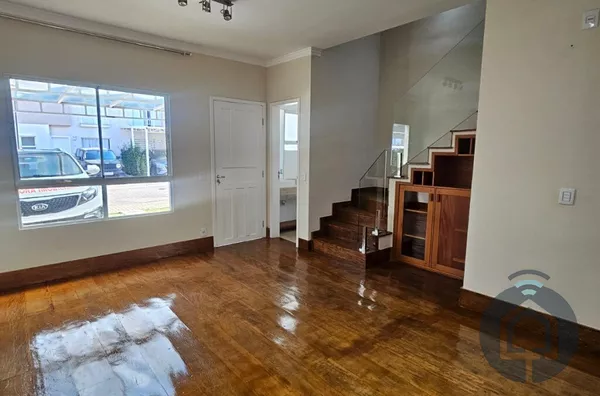 Casa em condomínio com 3 quartos e área gourmet!