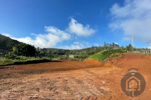 Galpão para Aluguel em Santana de Parnaíba - Localização Privilegiada de Frente para a Castelo Branco
