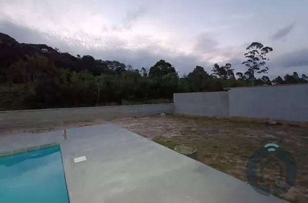 Chácara à Venda em Mailasque, São Roque – 2 Quartos e Amplo Espaço para Lazer