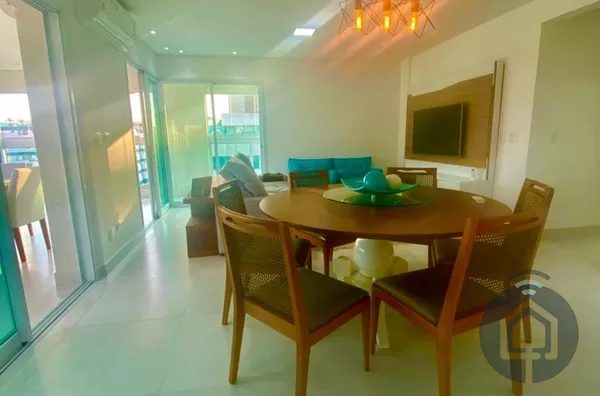 Viva Perto do Mar – Apartamento Espaçoso com 2 Vagas na Enseada, Guarujá!