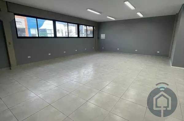 Ampla Sala Comercial para Aluguel no Centro de São Roque – Ideal para seu Negócio!