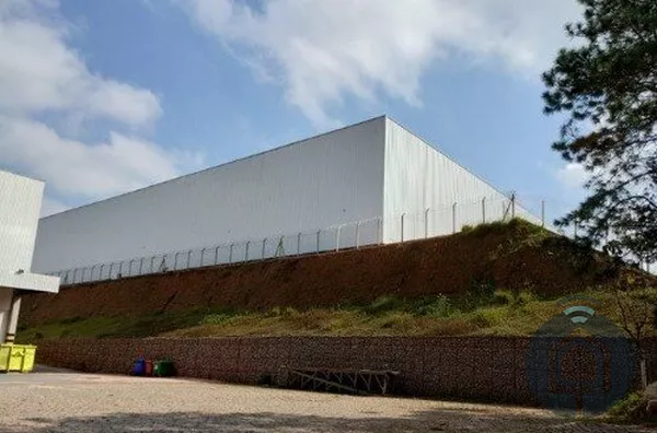 Oportunidade Única em Jandira: Galpão Industrial de Alto Desempenho