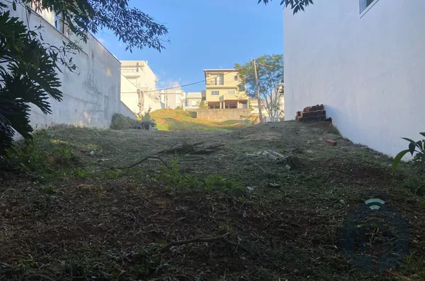 Seu futuro começa aqui – Terreno em condomínio fechado com ótima localização!