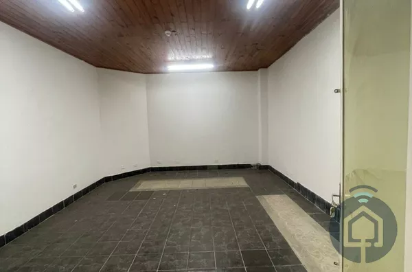 Sala comercial no centro de São Roque 