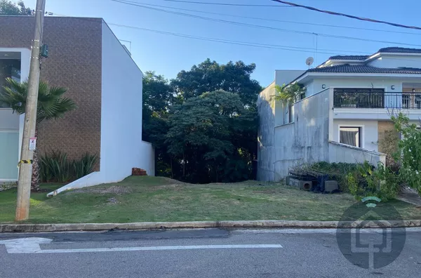 Seu futuro começa aqui – Terreno em condomínio fechado com ótima localização!